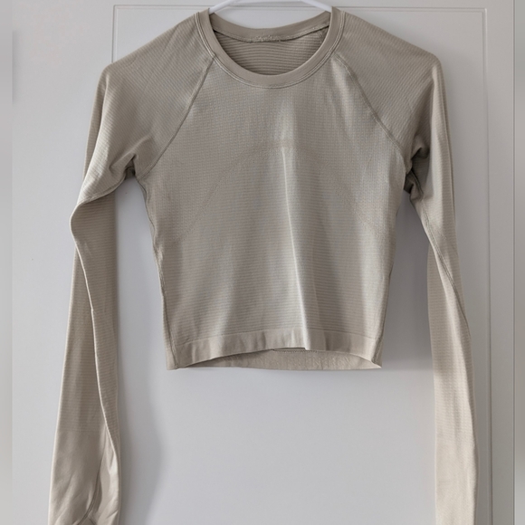 Swiftly Tech Cropped Long-Sleeve Shirt 2.0, Mojave Tan, Size 4 - Picture 3 of 7